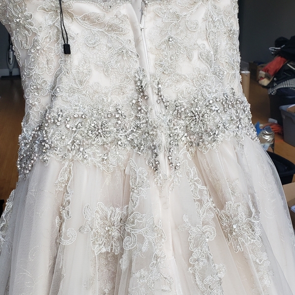 SOLD David Tutera for Mon Cheri - Picture 14 of 16